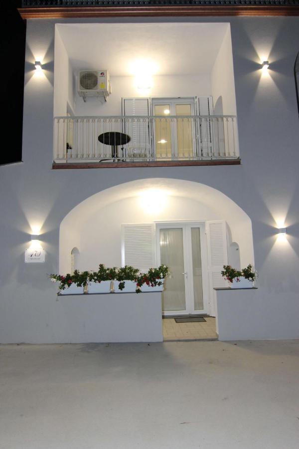 Four White Apartments Аджерола Экстерьер фото