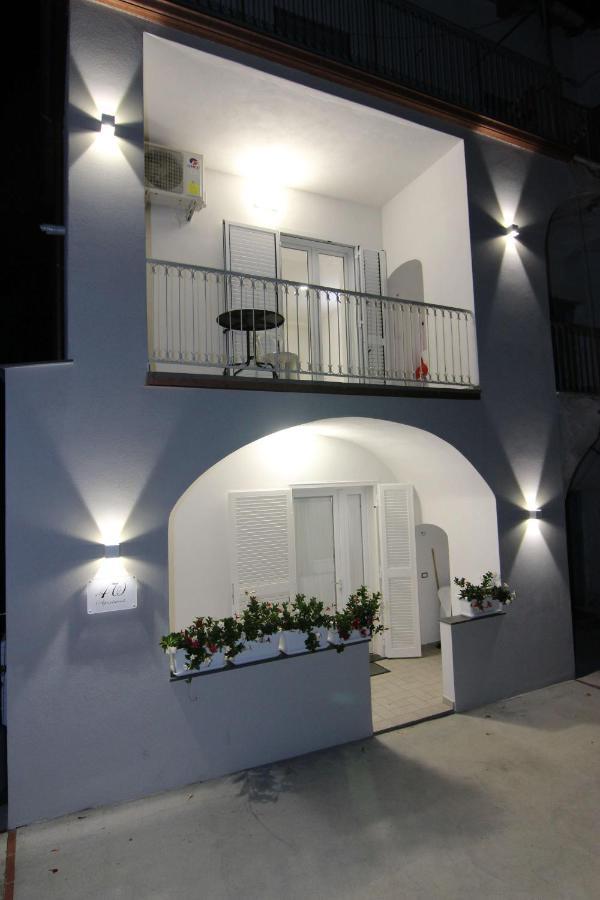 Four White Apartments Аджерола Экстерьер фото