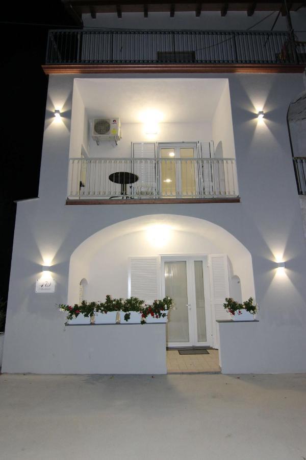 Four White Apartments Аджерола Экстерьер фото